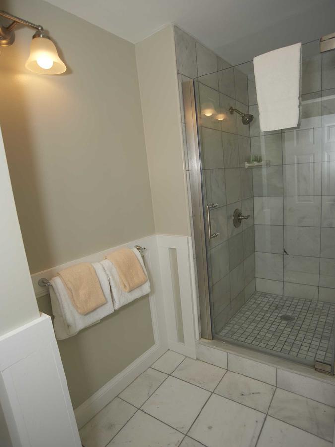 Couette-café Bellevue House Tour de Newport