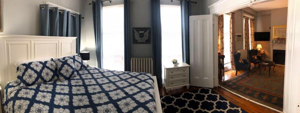 Couette-café Bellevue House Tour de Newport